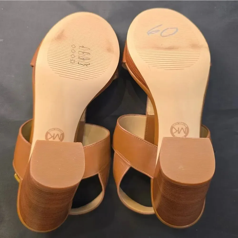 MICHAEL MICHAEL KORS BECKER LEATHER PLATFORM SANDAL